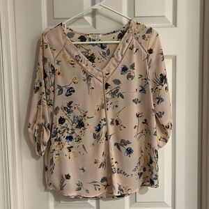 Size small Sienna sky floral top
